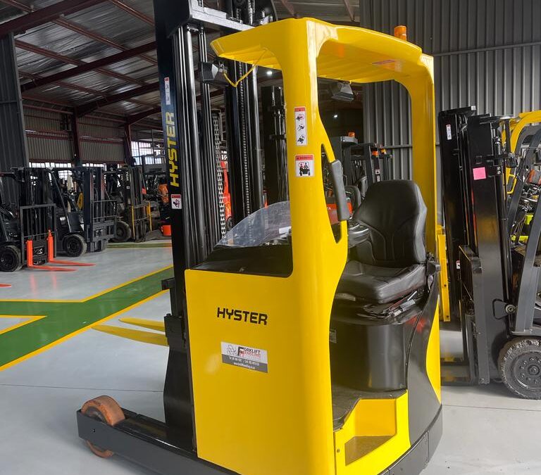 Hyster 1.6 Ton Electric Reach Truck